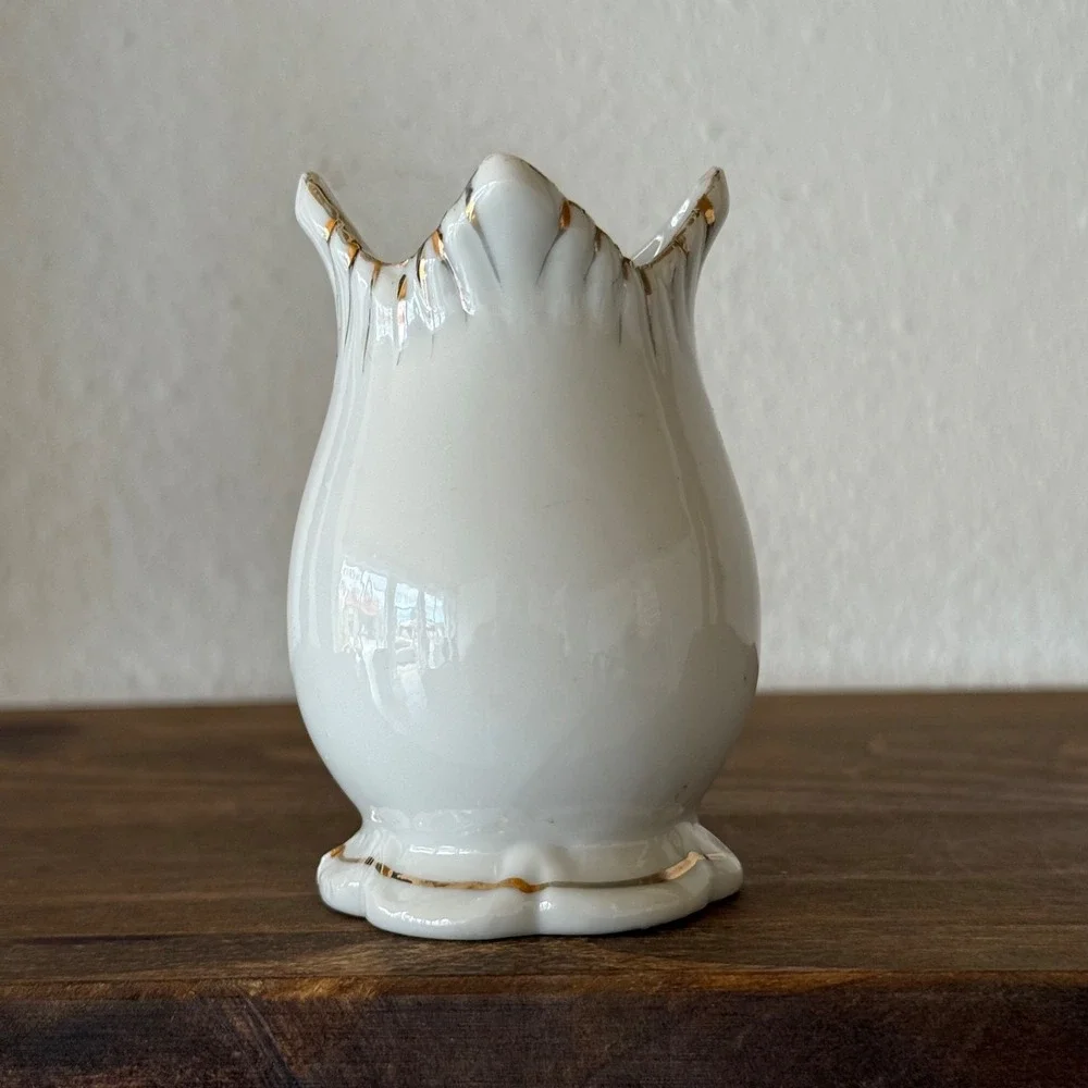 Vintage Japan Mini Tulip‎ Bud Vase White Porcelain Gold Trim Cottagecore Decor